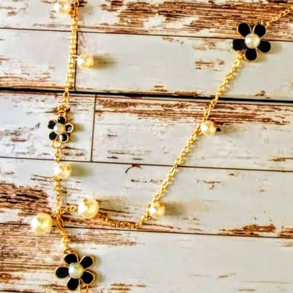 Daisy Chain Necklace - Picture 2 of 5